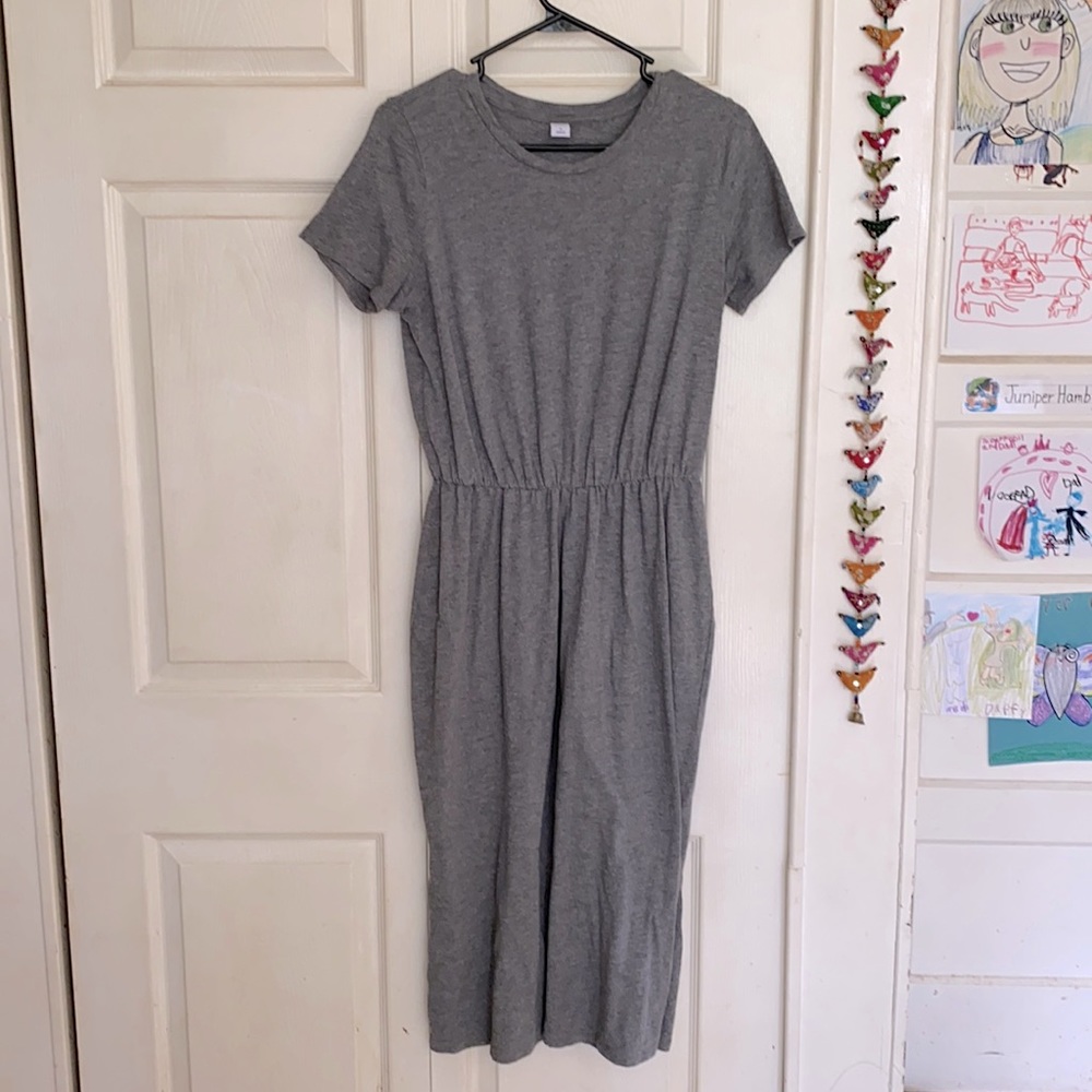 Maxi grey dress.